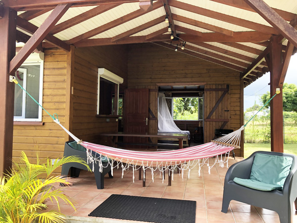 La terrasse de votre bungalow en Guadeloupe.
