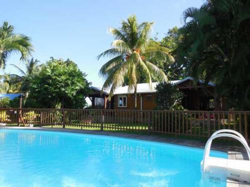Your cottages in Guadeloupe facing the swimming pool