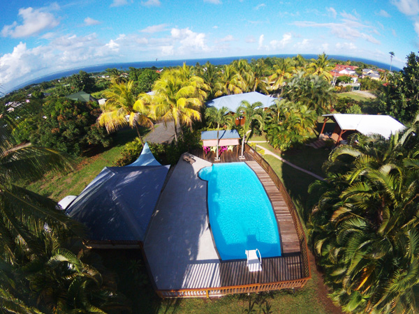 All the tropical garden with the cottages and the pool area in Lamateliane