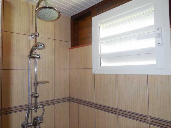 In Lamateliane, the large walk-in shower of each lodging