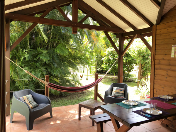 The terrace of the lodging with the shade of the trees.