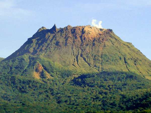 Volcan de la Soufrière près de votre location de gite en Guadeloupe
