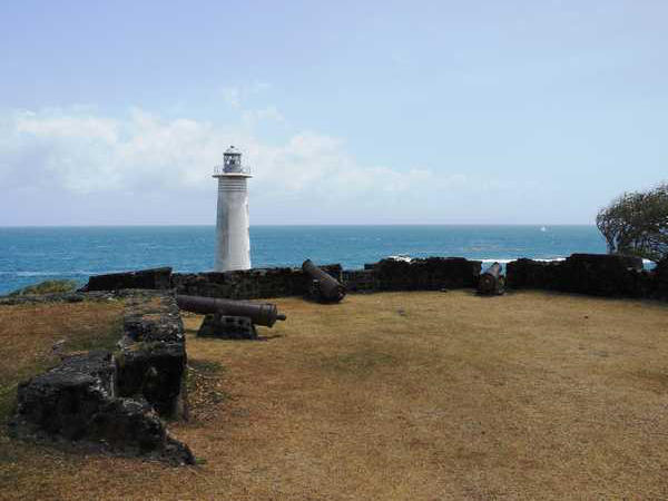 Vue sur la pointe de Vieux-Fort et son phare, Guadeloupe.